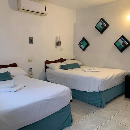 Hotel Hermanos Aguilar 코수멜 외부 사진